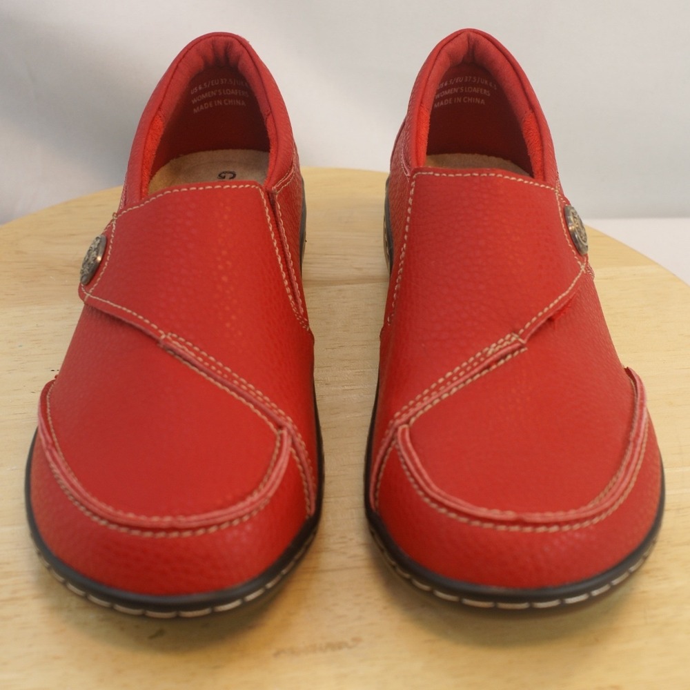 Geoeleph Womens Red Pebbled Loafers Slip On Comfort Flats Button Detail Size 6.5